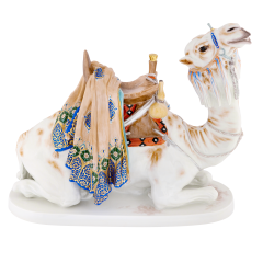 Liegendes Reitkamel, Bunt und gold staffiert,Signet Meissen Exklusiv Kollektion,gold,Lim., L 52 cm