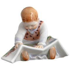 Miniaturhentschelkind, Mädchen mit Buch, Bunt staffiert mit Teddybuch, H 7 cm