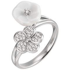 Ring Royal Blossom Pavé, 750 Weißgold, 52mm, 1 Blüte S pavé, 1 Porzellanblüte S, 32 Brillanten 0,158 ct, TW, VSI, Vollschliff Gut