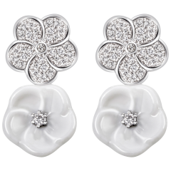 Ohrstecker Royal Blossom Pavé, 750 Weißgold, 2 Blüten S pavé, 2 Porzellanblüten S, 64 Brillanten, 0,316 ct, TW, VSI, Vollschliff G